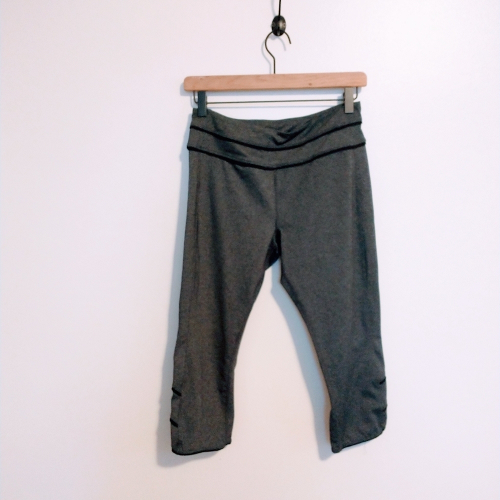 Kyoden grey workout Capri leggings size medium